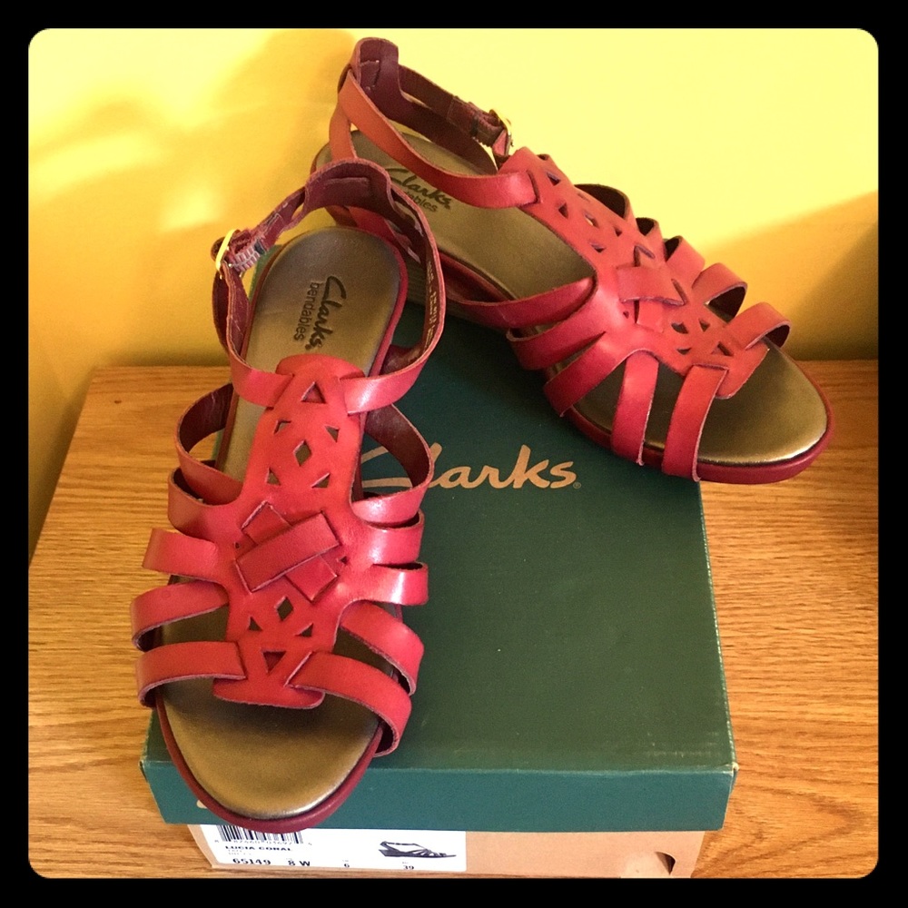 Clarks Red leather Lucia Coral sandal sz 8W, 39W.